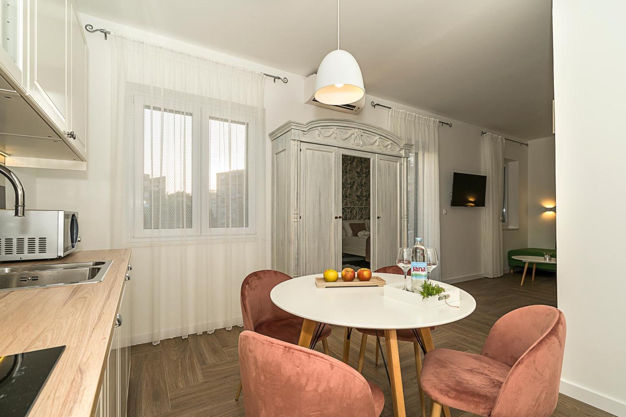 Studio Apartments Marcel Spalato Esterno foto