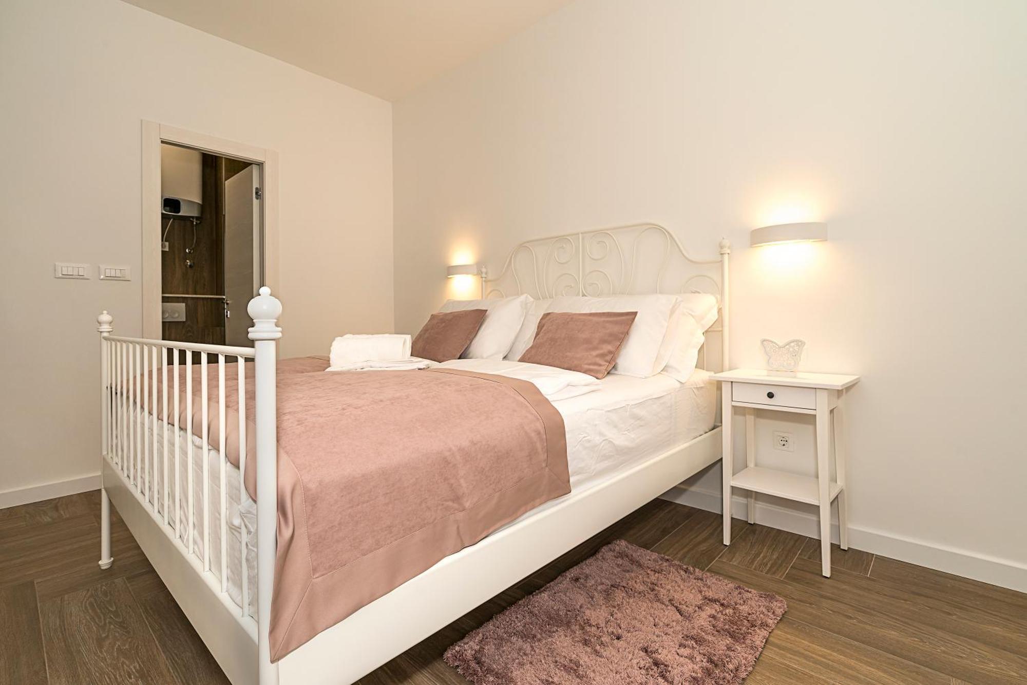 Studio Apartments Marcel Spalato Esterno foto