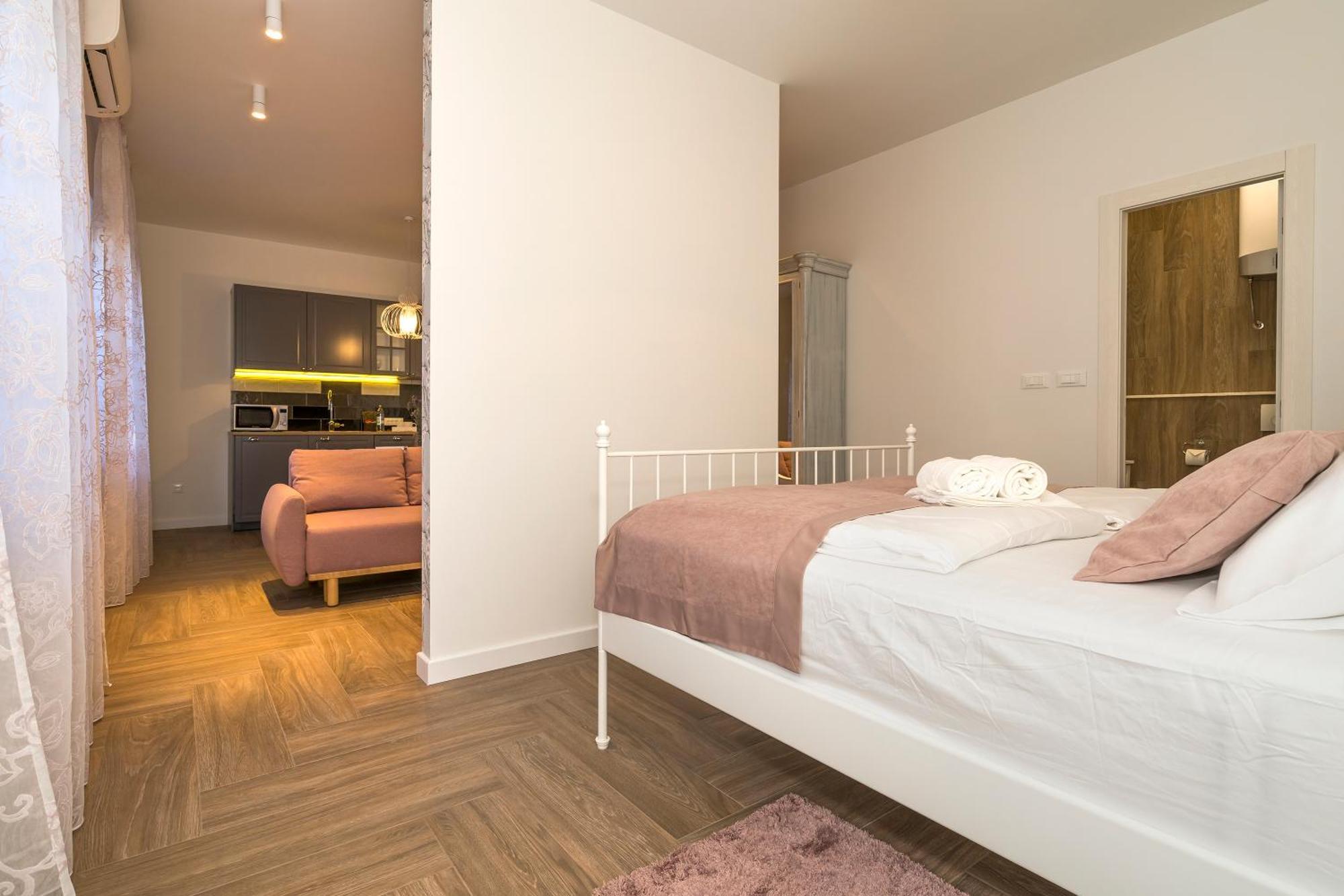Studio Apartments Marcel Spalato Esterno foto